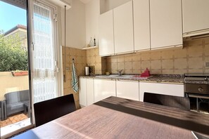 Fridge, oven, dishwasher