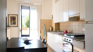 Réfrigérateur, four, lave-vaisselle