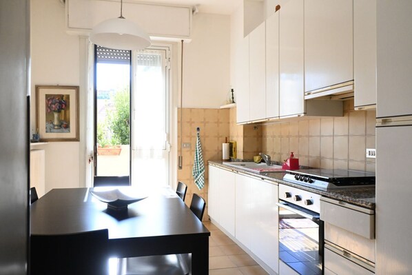 Fridge, oven, dishwasher