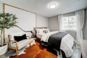 2 室のベッドルーム、アイロン / アイロン台、WiFi、ベッドシーツ