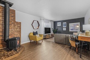 Fernseher, Kamin