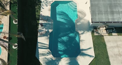 Sweet Homey in Miami, Heater Pool, Backyard