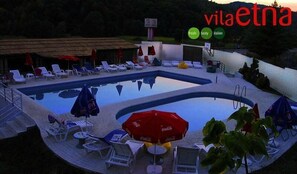 Deluxe Double or Twin Room, Pool View | Terrace/patio - Hayal Vila (Ugrinovci)