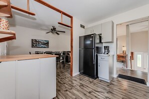 Interior - Cozy Cottage with AC In Tobermory (Tobermory)