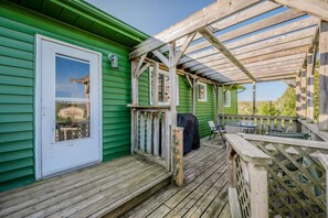 Terrace/patio - Cozy Cottage with AC In Tobermory (Tobermory)