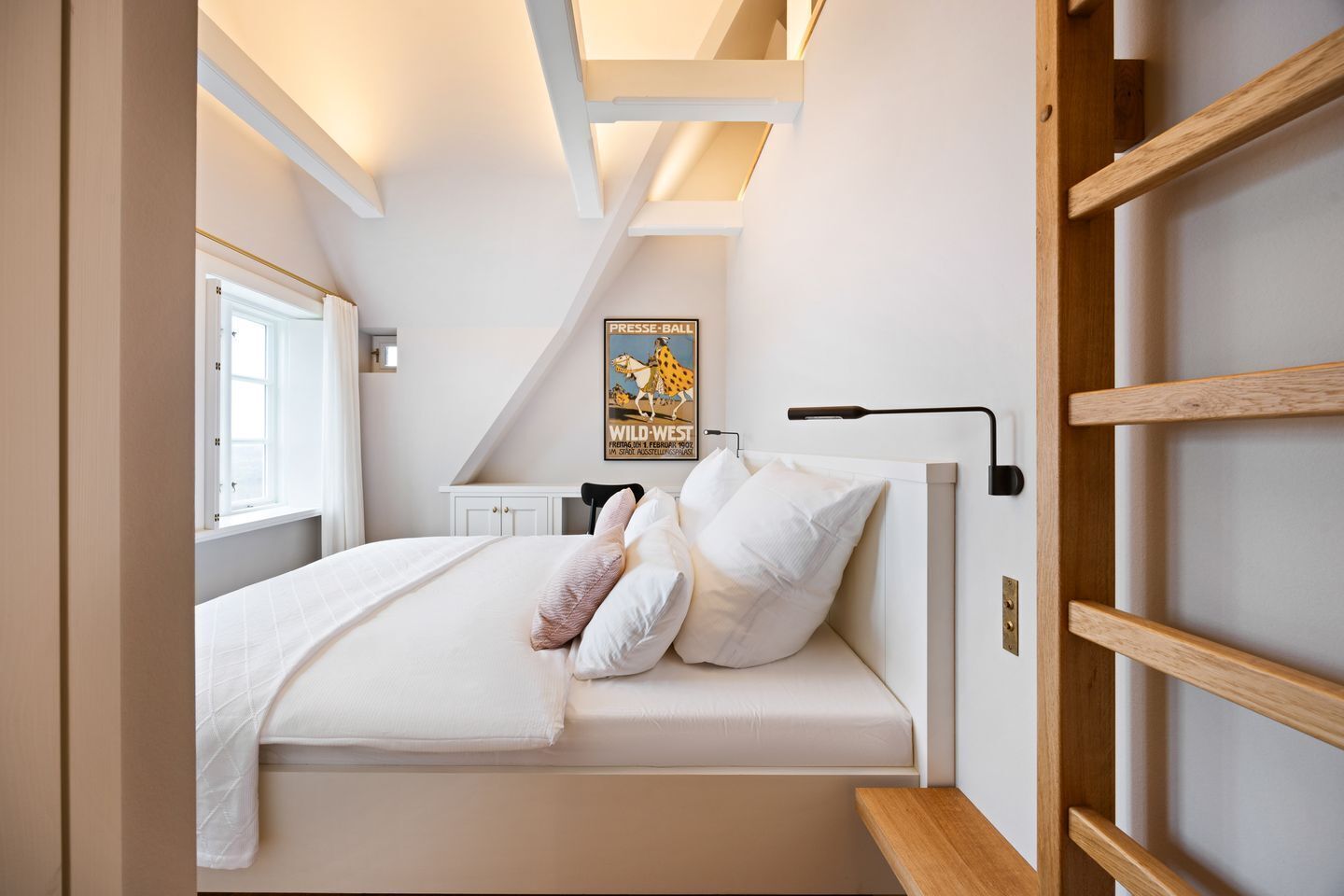 4 Schlafzimmer, Zimmersafe, Schreibtisch, Bügeleisen/Bügelbrett