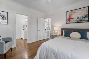 3 bedrooms, desk, iron/ironing board, free WiFi - Le Willow-Vintage/Modern Design (Modesto)