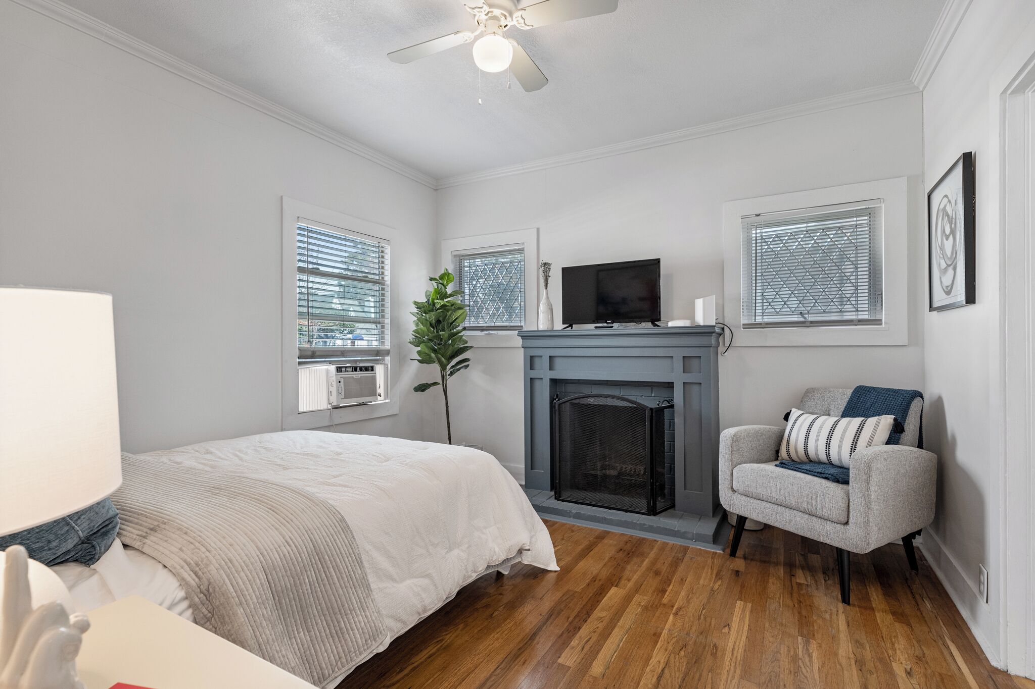 3 bedrooms, desk, iron/ironing board, free WiFi