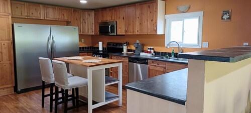 Quiet place to stay away from home, located in a very friendly area.