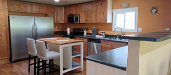 Quiet place to stay away from home, located in a very friendly area.