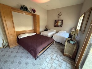 Iron/ironing board, WiFi, bed sheets