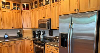 3-bedroom Home in downtown Huron with WiFi and AC, with heated attached garage.