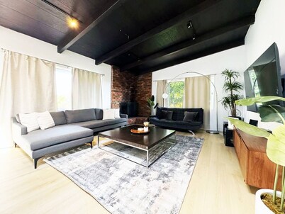 Bright 2BR Home Near LAX & SoFi - SH2