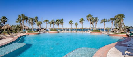 屋内プール、温水プール
