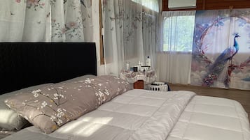 4 bedrooms, in-room safe, desk, iron/ironing board