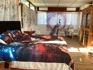 4 Schlafzimmer, Zimmersafe, Schreibtisch, Bügeleisen/Bügelbrett