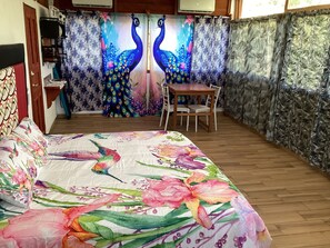 4 chambres, coffres-forts dans les chambres, bureau