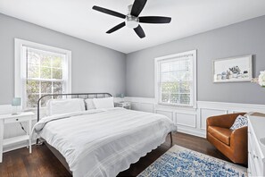 3 bedrooms, iron/ironing board, WiFi, bed sheets