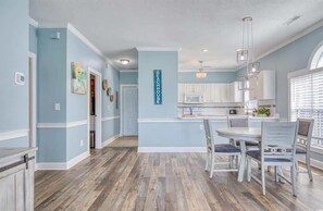 Dining - Magnolia Place 202 (4705 Wild Iris) (Myrtle Beach)