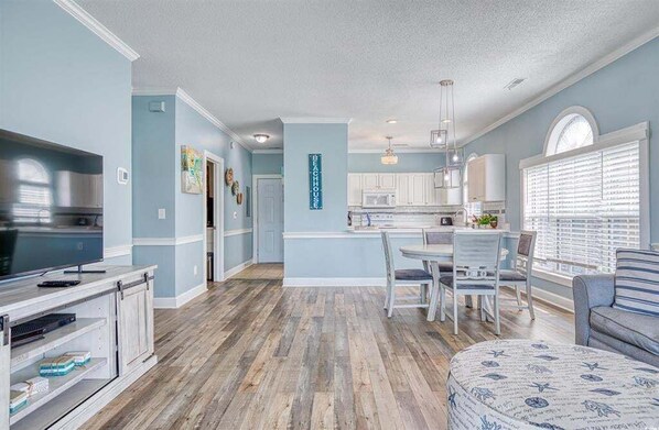 TV - Spacious 2 BR Condo with Golf Course Views! Magnolia Place 202 (Myrtle Beach)