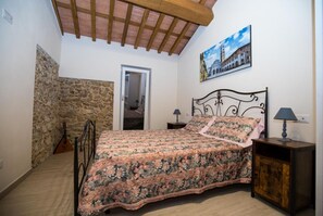 4 chambres, fer et planche à repasser, Wi-Fi, literie fournie