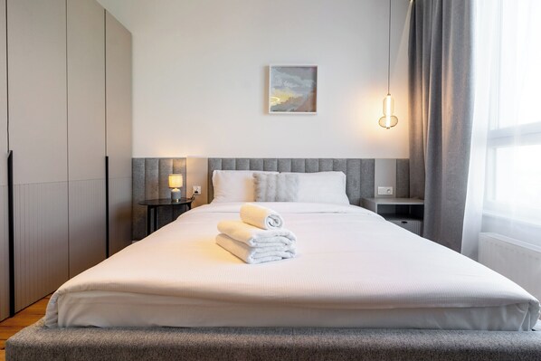 2 bedrooms, iron/ironing board, WiFi, bed sheets