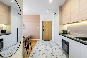 Kühlschrank, Ofen, Herdplatte, Geschirrspüler