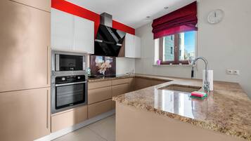 Fridge, microwave, oven, stovetop