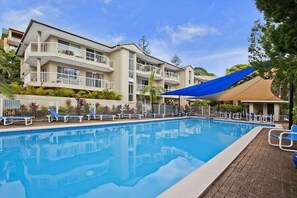 2 piscinas al aire libre, tumbonas