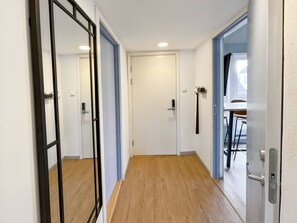 อพาร์ทเมนท์, 2 ห้องนอน, ลานระเบียง, วิวเมือง | ภายใน