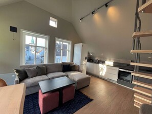 Appartement, 2 chambres, patio, vue ville | Salle de séjour