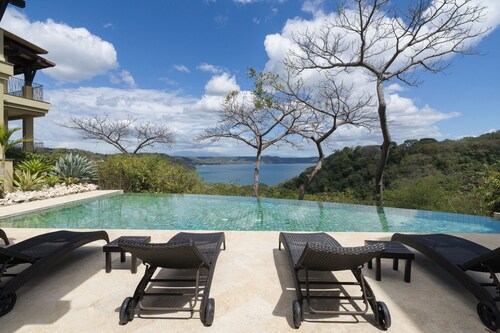 Resort Access-Newly Renovated-FREE Beach Club Passes-Concierge-Luxe Amenities-