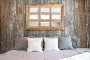 4 bedrooms, desk, iron/ironing board, free WiFi - Teton Homestead: Lodge Near Targhee & YNP (Driggs)