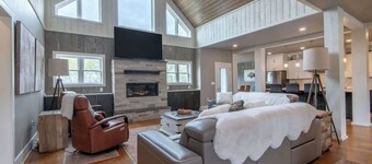 Teton Homestead: Lodge Near Targhee & YNP