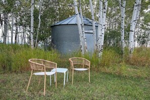 Property grounds - Teton Homestead: Lodge Near Targhee & YNP (Driggs)