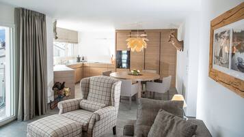 Televisión y chimenea