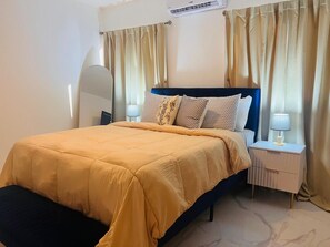 Familiehus, flere senger, tekjøkken, bakgårdsutsikt | 2 soverom, safe på rommet, strykejern/-brett og wi-fi (inkludert)