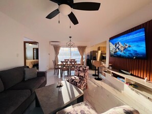 Family House, Multiple Beds, Kitchenette, Courtyard View | Living area
