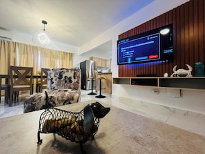Comfort House, 2 Bedrooms, Courtyard View | Living area