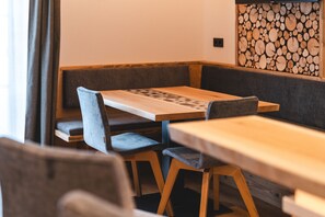 Dining - Apartment 'Wald' with Mountain View, Private Terrace and Wi-Fi (Sesto)