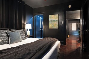 2 bedrooms, desk, iron/ironing board, travel crib