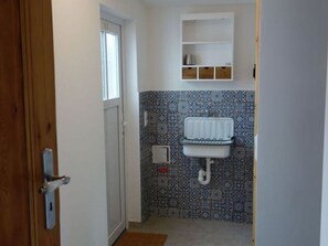 Shower, hair dryer, towels - Charming vacation apartment in Villa Hansson - Villa Hansson (Wyk auf Föhr)
