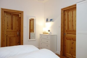 2 dormitorios, tabla de planchar con plancha, wifi y ropa de cama