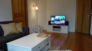 Fernseher, DVD-Player, Stereoanlage