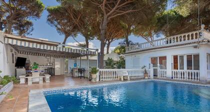 Studio 'Casa Tranquila Al Lado De La Playa' with Mountain View, Wi-Fi and Air Conditioning