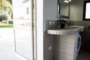 Interior - Holiday Home 'Giulia' with Shared Pool, Wi-Fi and Air Conditioning (Alghero)