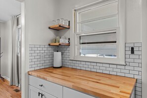 Interior - 3Bed 1.5 Bath 10 Min to Base (Jacksonville)