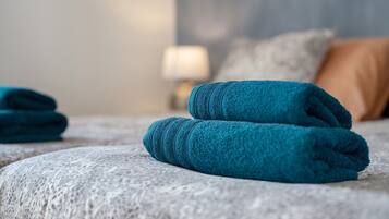 2 dormitorios, tabla de planchar con plancha, wifi gratis y ropa de cama