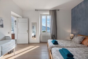2 bedrooms, iron/ironing board, free WiFi, bed sheets - Room with Lake View at Anita's (Moltrasio)