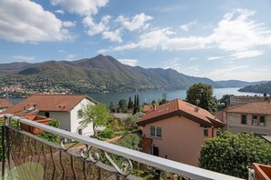Property grounds - Room with Lake View at Anita's (Moltrasio)